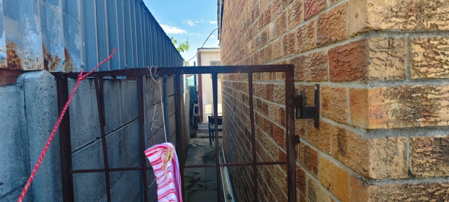 2 Bedroom Property for Sale in Lentegeur Western Cape